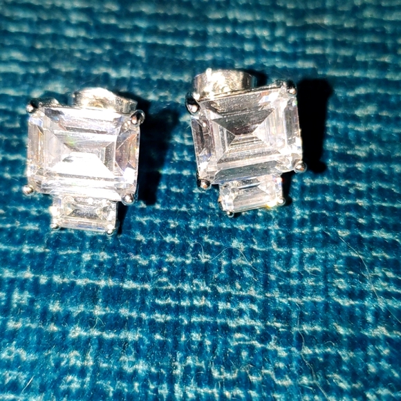 Swarovski cubic zirconia stud earrings - Picture 2 of 6